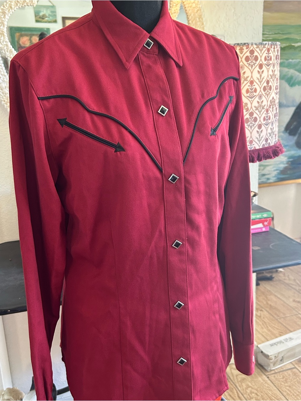 NWT Roper women’s Western Shirt with Arrow Embroidery Medium